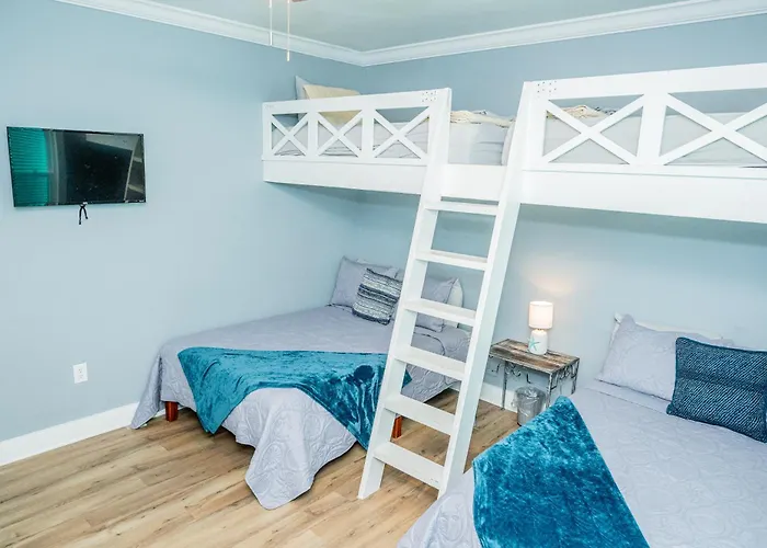 Cottage Beach House Steps From Beach 3 Bedroom 2 Bath