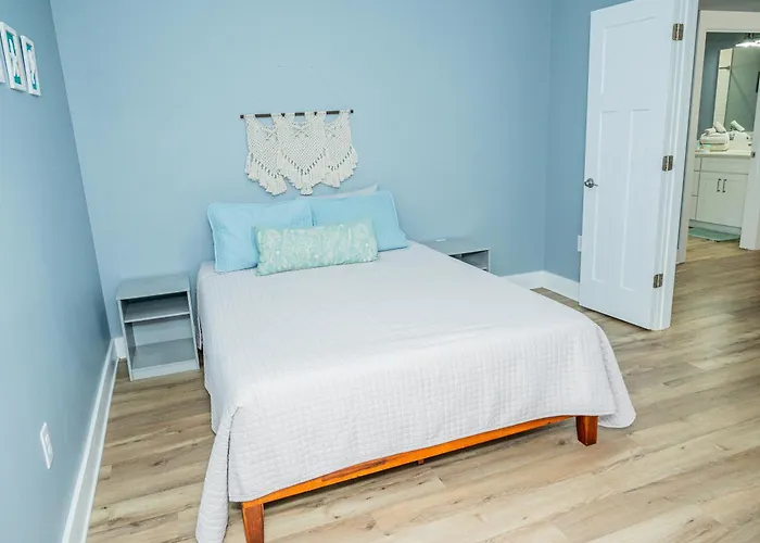 Cottage Beach House Steps From Beach 3 Bedroom 2 Bath