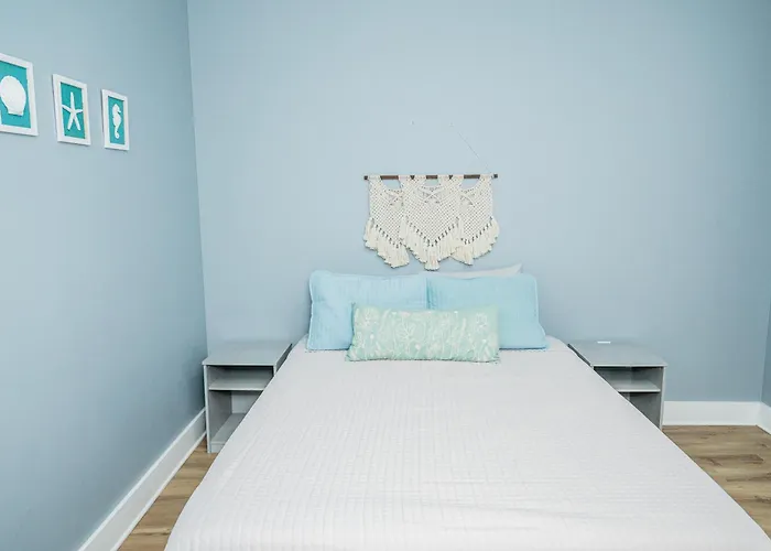 Cottage Beach House Steps From Beach 3 Bedroom 2 Bath