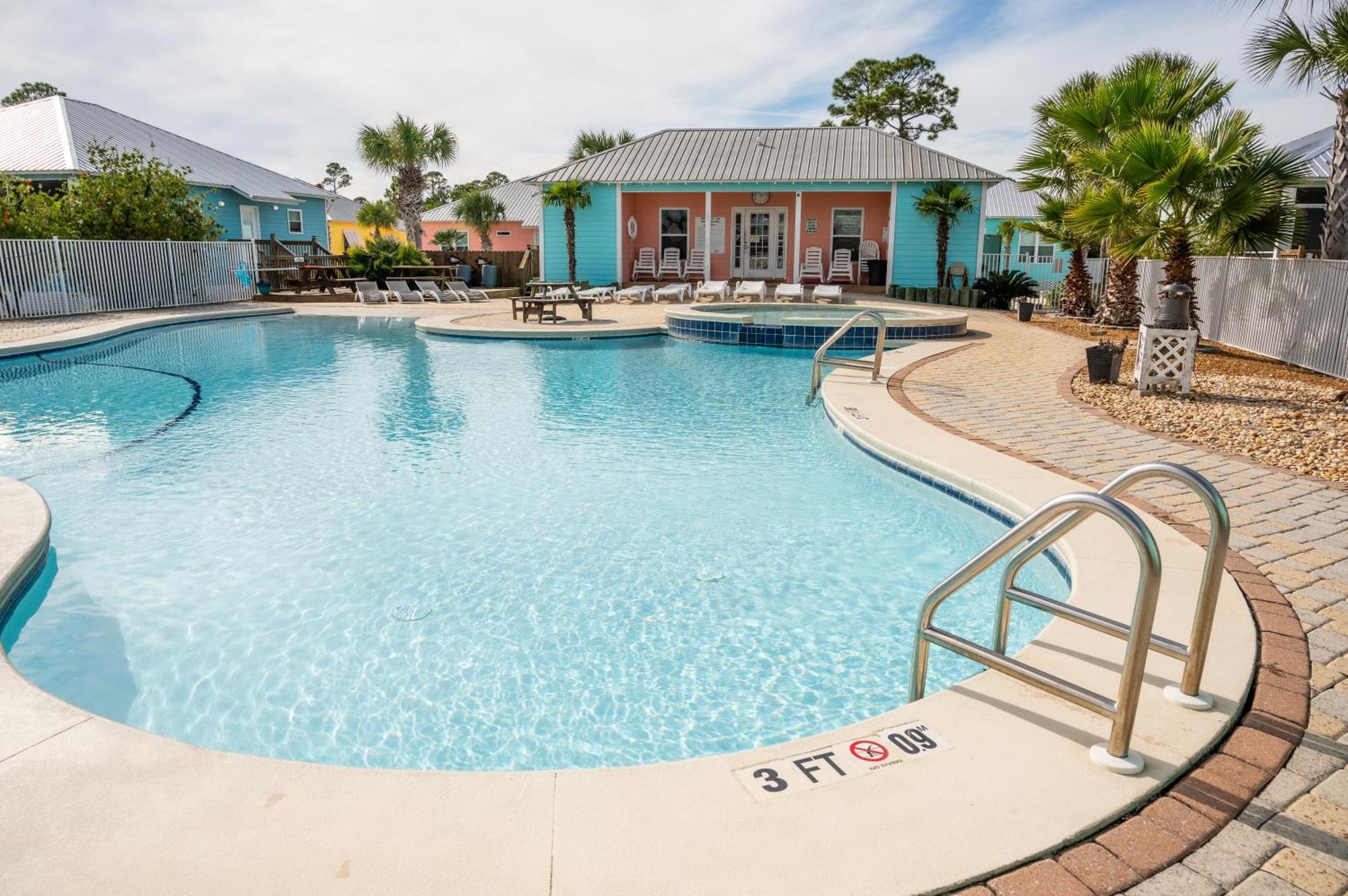 House Steps From 3 Bedroom 2 Bath * Gulf Shores